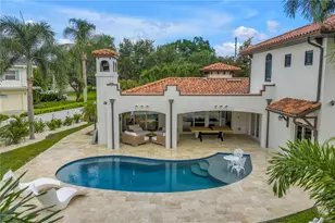 145 Bay Point Dr NE, Saint Petersburg, FL 33704 - Photo 3