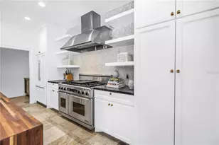 145 Bay Point Dr NE, Saint Petersburg, FL 33704 - Photo 21