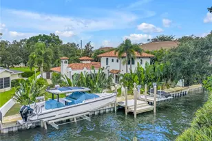 145 Bay Point Dr NE, Saint Petersburg, FL 33704 - Photo 5
