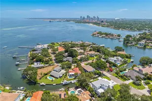 145 Bay Point Dr NE, Saint Petersburg, FL 33704 - Photo 5