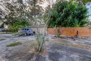 5760 71st St N, Saint Petersburg, FL 33709 - Photo 5