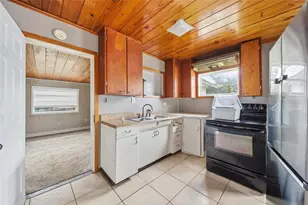 37236 Poinsettia Ave, Dade City, FL 33525 - Photo 9