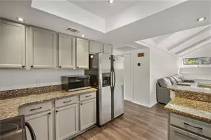 109 Holly Tree Ln, Brandon, FL 33511 - Photo 9