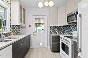 1645 15th St N, Saint Petersburg, FL 33704 - Photo 11