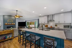 16646 Vallely Dr, Tampa, FL 33618 - Photo 5