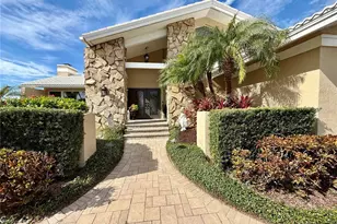 812 Island Way, Clearwater Beach, FL 33767 - Photo 3