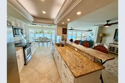 812 Island Way, Clearwater Beach, FL 33767 - Photo 31