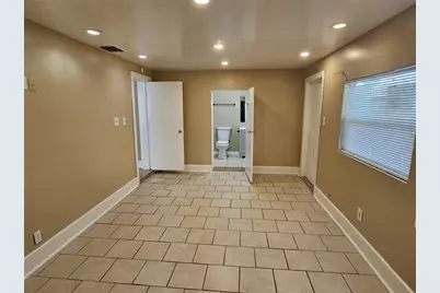 2221 E Annie Street, Tampa, FL 33612 - Photo 19