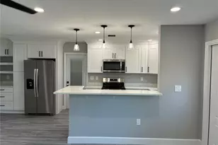 9024 2nd St N, Saint Petersburg, FL 33702 - Photo 3