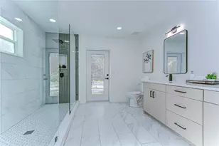 909 Lake Charles Cir, Lutz, FL 33548 - Photo 21