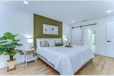 909 Lake Charles Circle, Lutz, FL 33548 - Photo 17