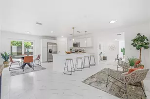 4095 Locust St NE, Saint Petersburg, FL 33703 - Photo 3