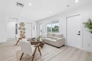 6050 Garmouth Way N, Saint Petersburg, FL 33709 - Photo 5