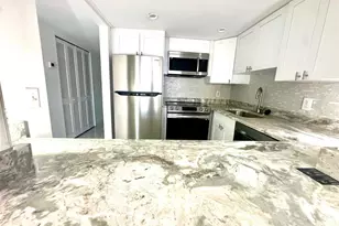 4550 Cove Cir, Saint Petersburg, FL 33708 - Photo 5