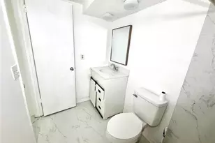 4550 Cove Cir, Saint Petersburg, FL 33708 - Photo 9