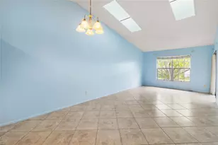 225 Sun Vista Ct S, Treasure Island, FL 33706 - Photo 11