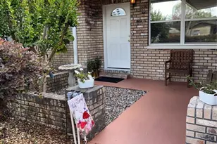 4007 Truman Dr, Seffner, FL 33584 - Photo 3