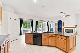 928 Oakview Rd, Tarpon Springs, FL 34689 - Photo 11