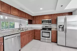 6251 Shoreline Dr, Saint Petersburg, FL 33708 - Photo 5