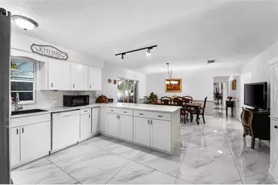 1539 Highcrest Circle, Valrico, FL 33596 - Photo 5