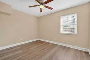 423 61st Ave NE, Saint Petersburg, FL 33703 - Photo 13