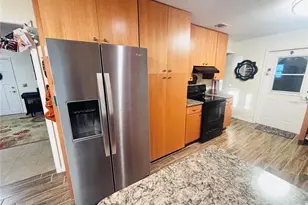 37252 Hilltop Dr, Zephyrhills, FL 33541 - Photo 11