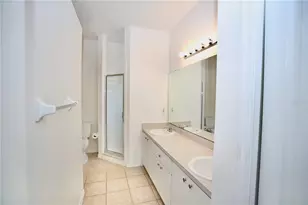 24421 Breezy Oak Ct, Lutz, FL 33559 - Photo 9