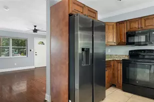 727 14th St S, Saint Petersburg, FL 33705 - Photo 11