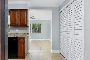 727 14th St S, Saint Petersburg, FL 33705 - Photo 7
