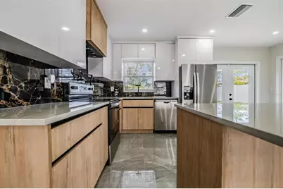 8217 Tanglewood Lane, Tampa, FL 33615 - Photo 9