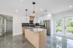 8217 Tanglewood Ln, Tampa, FL 33615 - Photo 7