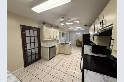 8221 Malvern Circle, Tampa, FL 33634 - Photo 7