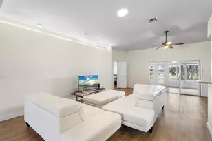 29146 Princeville Dr, San Antonio, FL 33576 - Photo 9