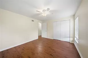 13542 Embassy Park Ct, Dade City, FL 33525 - Photo 15