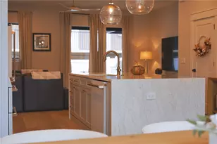 233 8th St N, Saint Petersburg, FL 33701 - Photo 5