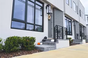 233 8th St N, Saint Petersburg, FL 33701 - Photo 1