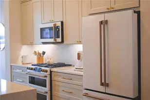 233 8th St N, Saint Petersburg, FL 33701 - Photo 9