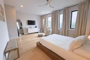 233 8th St N, Saint Petersburg, FL 33701 - Photo 17