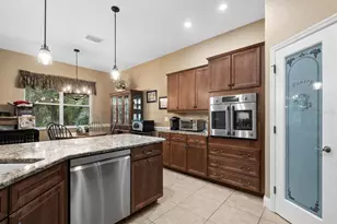 4028 Castlewood Rd, Seffner, FL 33584 - Photo 15