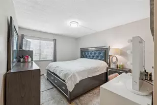 11809 Raintree Lake Ln, Tampa, FL 33617 - Photo 17