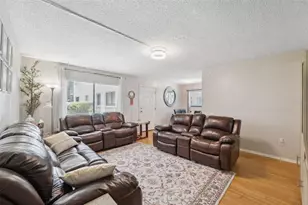 11809 Raintree Lake Ln, Tampa, FL 33617 - Photo 9