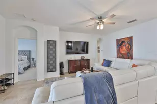 823 Seminole Sky Dr, Ruskin, FL 33570 - Photo 9