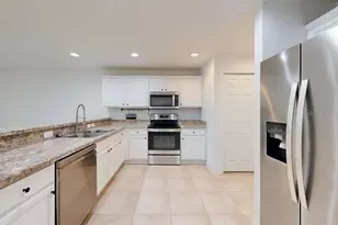 7211 Merlot Sienna Ave, Gibsonton, FL 33534 - Photo 13