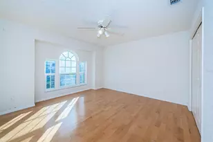 30 Dolphin Dr, Treasure Island, FL 33706 - Photo 33