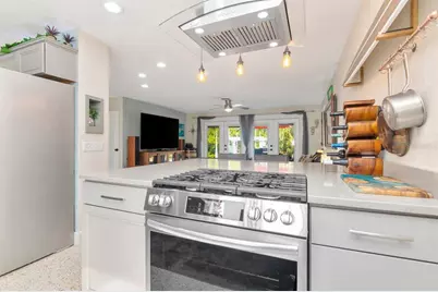 201 79th Avenue NE, Saint Petersburg, FL 33702 - Photo 9
