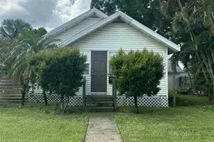 3630 38th Ave N, Saint Petersburg, FL 33713 - Photo 1