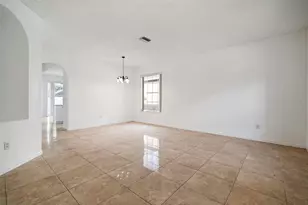 930 Grand Canyon Dr, Valrico, FL 33594 - Photo 5