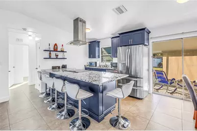 5758 Dartmouth Avenue N, Saint Petersburg, FL 33710 - Photo 5