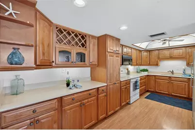 7600 Bayshore Drive #902, Treasure Island, FL 33706 - Photo 17