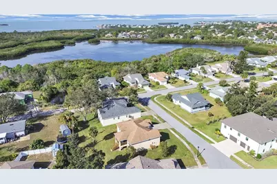 1025 Lake Avoca Place, Tarpon Springs, FL 34689 - Photo 9
